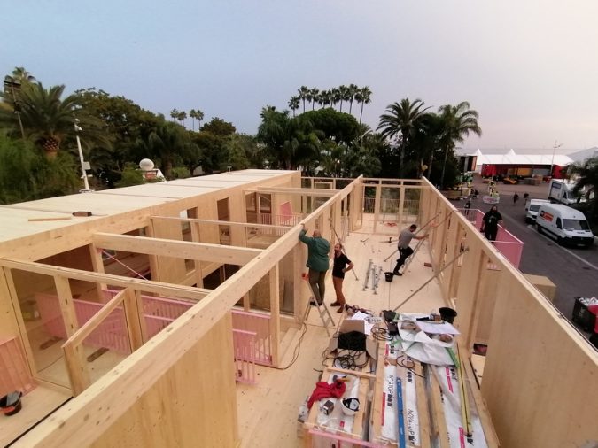 Défi Novatop à Cannes, montage des panneaux CLT