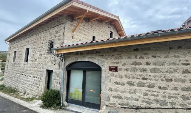 Rénovation de couverture sur maison en pierre